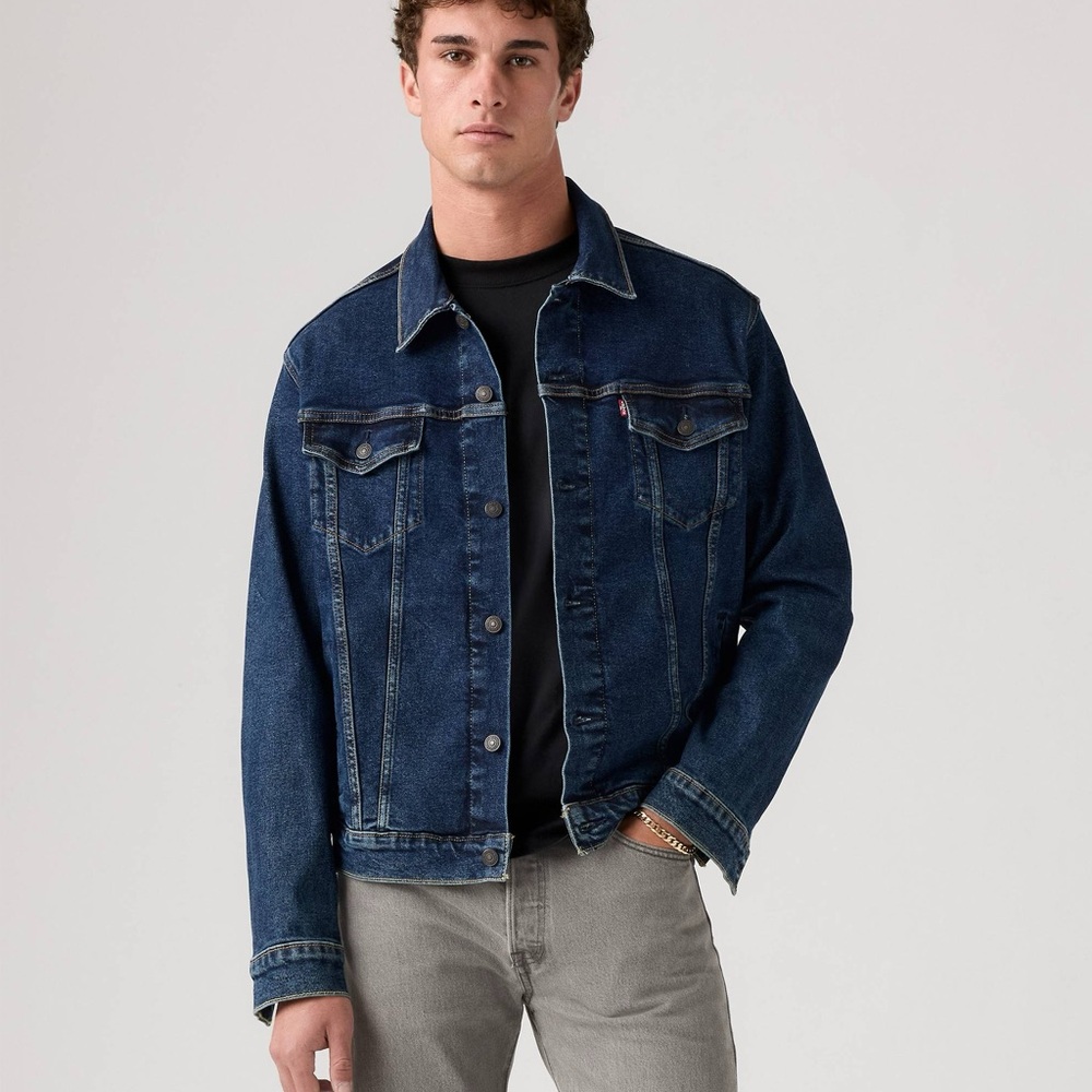Levi’s Medium Wash Trucker Denim Jacket Size‎ Medium